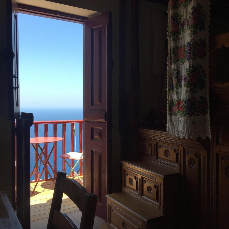 Anemos Guest House Karpathos Olympos  エクステリア 写真