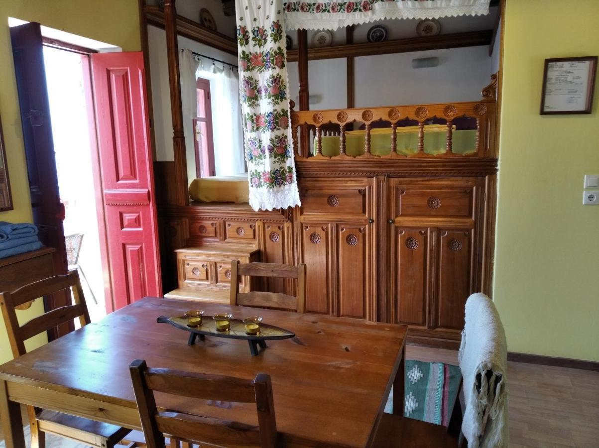 Anemos Guest House Karpathos Olympos  エクステリア 写真