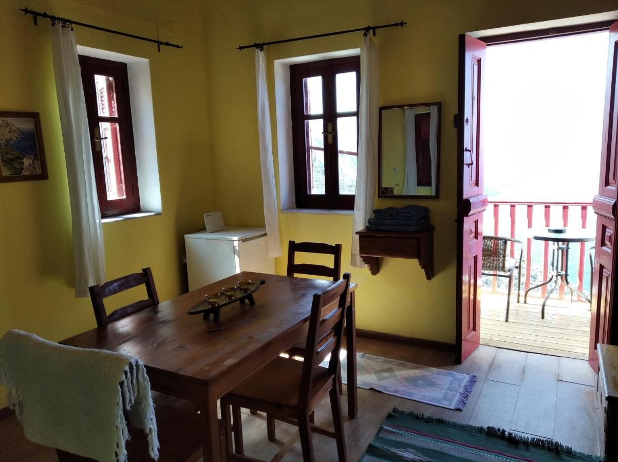 Anemos Guest House Karpathos Olympos  エクステリア 写真