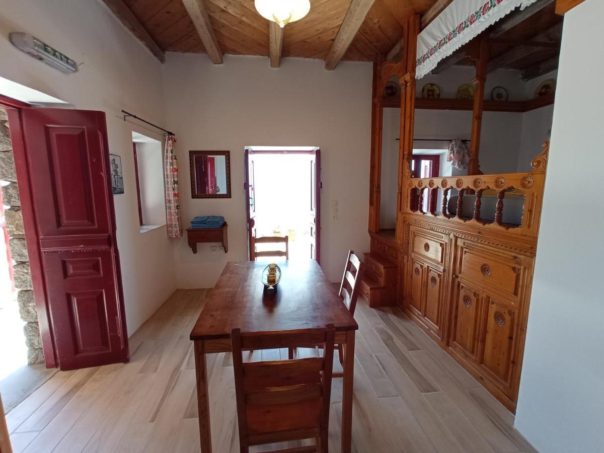 Anemos Guest House Karpathos Olympos  エクステリア 写真