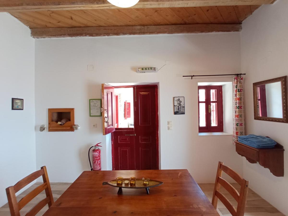 Anemos Guest House Karpathos Olympos  エクステリア 写真