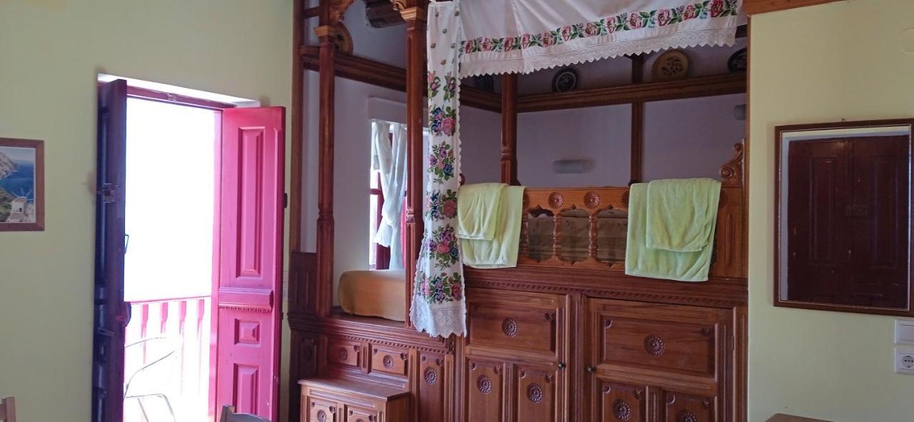 Anemos Guest House Karpathos Olympos  エクステリア 写真