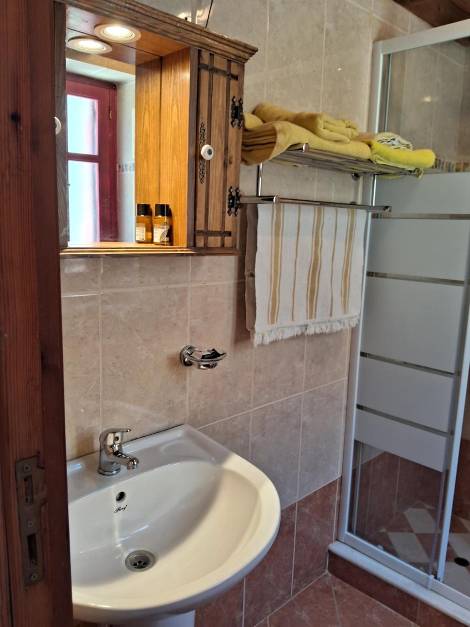 Anemos Guest House Karpathos Olympos  エクステリア 写真